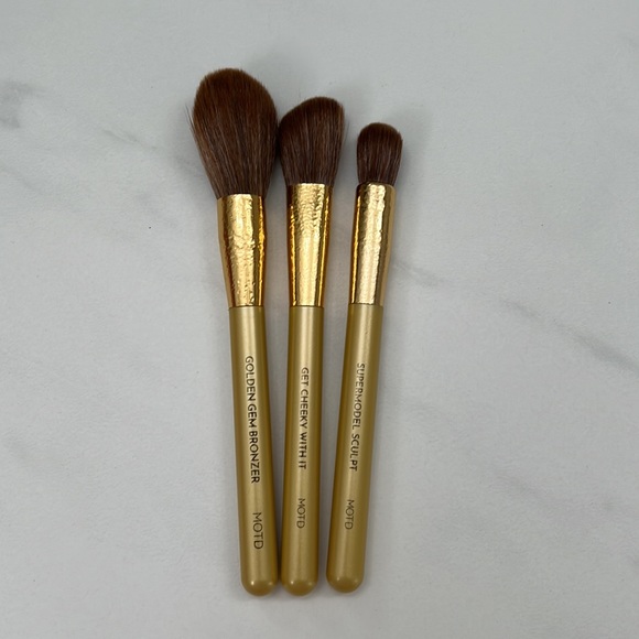 MOTD Gold Goddess Face Makeup Brush Set - Picture 3 of 3